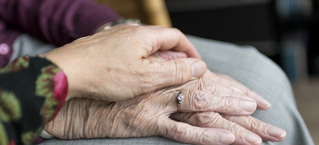Hasta ve Yaşlı Bakım Uzmanı Nedir